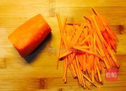 西芹拌鱿鱼花的做法图解3