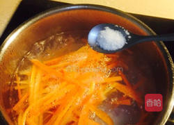 西芹拌鱿鱼花的做法图解5