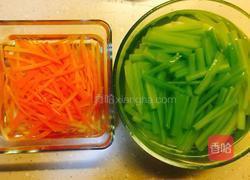 西芹拌鱿鱼花的做法图解9