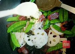 Lotus Pond Stir-fried#New Year's Eve Rice Recipe Illustration 6