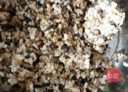 韭菜炒蜂儿的做法图解1