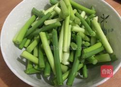 蒜薹叉烧肉的做法图解1