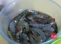 虾仁猪肉饺的做法图解1