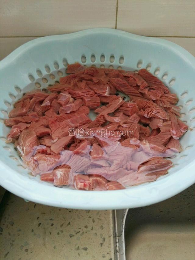 用清水浸泡去血水（多换几次水）