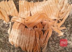 双色面条的做法图解3