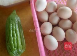 苦瓜炒鸡蛋的做法图解1