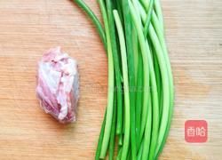 蒜薹炒肉丝的做法图解1