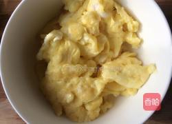 韭菜鸡蛋虾皮饺子的做法图解3