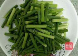 腊肉炒蒜苔的做法图解1