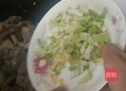 巴盟排骨烩酸菜的做法图解3