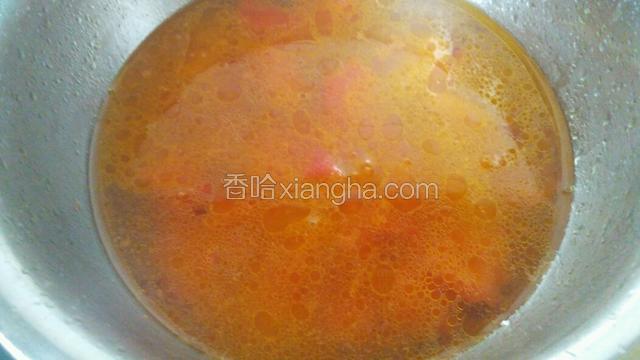 加入适量的清水，大火烧开