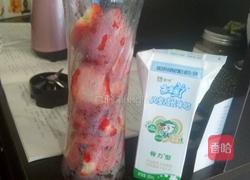 草莓奶昔的做法图解1