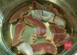 莲子红枣桂圆猪心汤的做法图解3