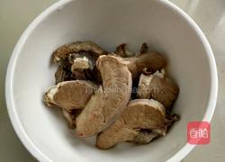 莲子红枣桂圆猪心汤的做法图解4