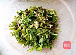 野芹腊肉小炒的做法图解1