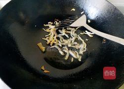 野芹腊肉小炒的做法图解3