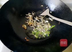 野芹腊肉小炒的做法图解4
