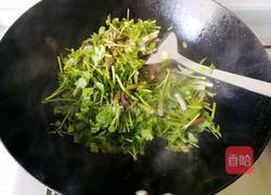 野芹腊肉小炒的做法图解5