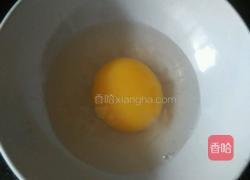 鹅蛋煎香椿芽的做法图解2