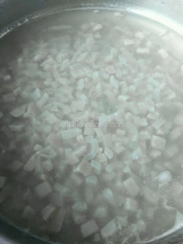 等到汤浓稠有粘手感时，就可以了