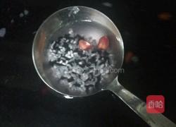 核桃黑米粥的做法图解2