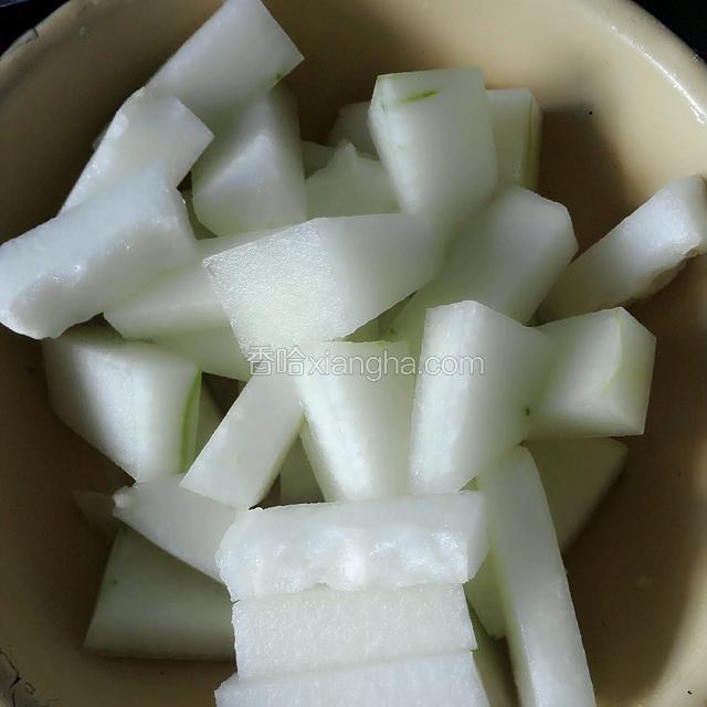 冬瓜去皮洗净切成合适的小块