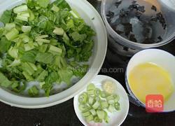 青菜木耳蛋花汤的做法图解2