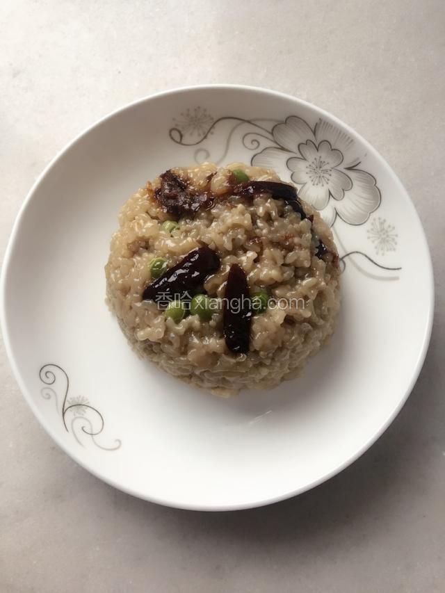 吃的时候扣入盘中即可。剩下的可以当饭冰箱冷藏。