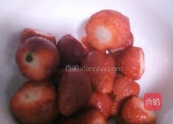 三分钟制成草莓罐头的做法图解1