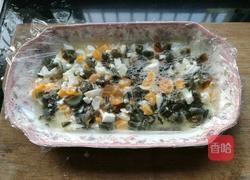 三色彩蛋拌香椿的做法图解5