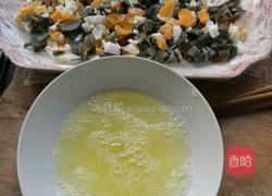 三色彩蛋拌香椿的做法图解7