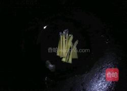 芹菜木耳炒肉片的做法图解2