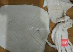 双椒炒鱿鱼的做法图解2