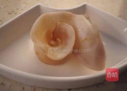 胡萝卜莲藕排骨花胶汤的做法图解3