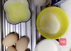 草莓蛋糕卷的做法图解1