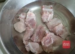 小白菜排骨汤的做法图解1