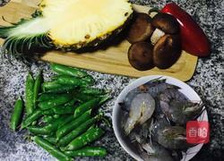 菠萝虾仁的做法图解1