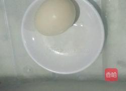 一只鸡蛋变六个煎蛋的做法的做法图解1