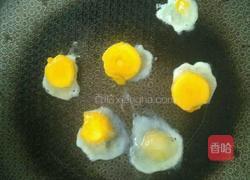 一只鸡蛋变六个煎蛋的做法的做法图解4