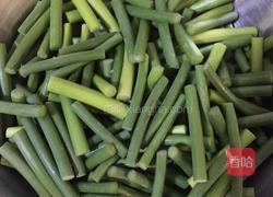 蒜苔炒牛肉的做法图解1