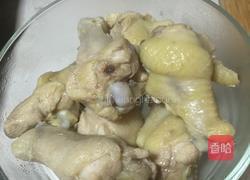 胡萝卜香菇炒鸡翅根的做法图解1