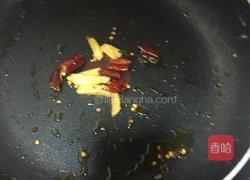 胡萝卜香菇炒鸡翅根的做法图解3