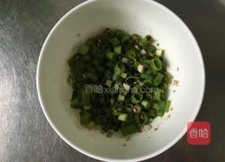 饺子皮葱油饼的做法图解2
