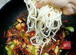 Illustration of how to make fried noodles 11