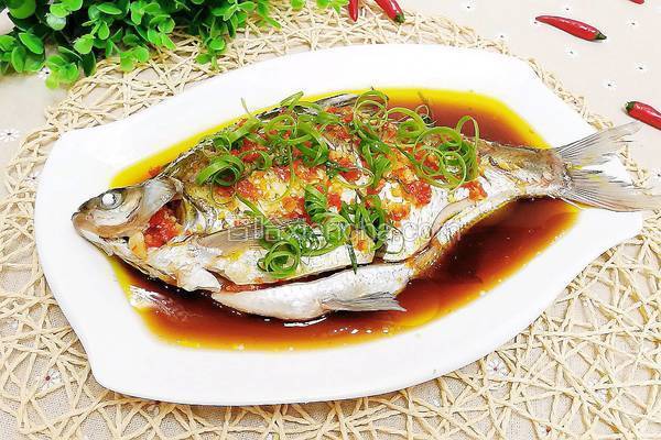 清蒸鳊鱼(蒜蓉剁椒版)