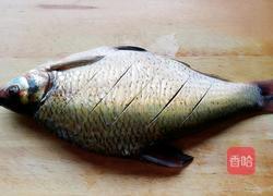 清蒸鳊鱼(蒜蓉剁椒版)的做法图解1