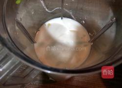 黄心猕猴桃奶昔的做法图解3