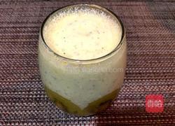 黄心猕猴桃奶昔的做法图解6