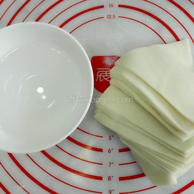 馄饨皮和水准备好