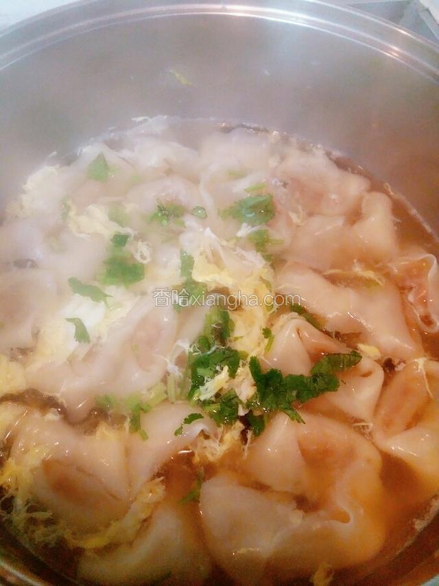 放入鸡精 香油 撒上香菜